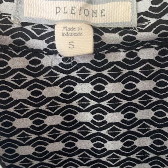 Pleione Top Women's Sz 2 Sleeveless Faux Wrap Geometric Print V-Neck Hi-Low - Picture 3 of 4